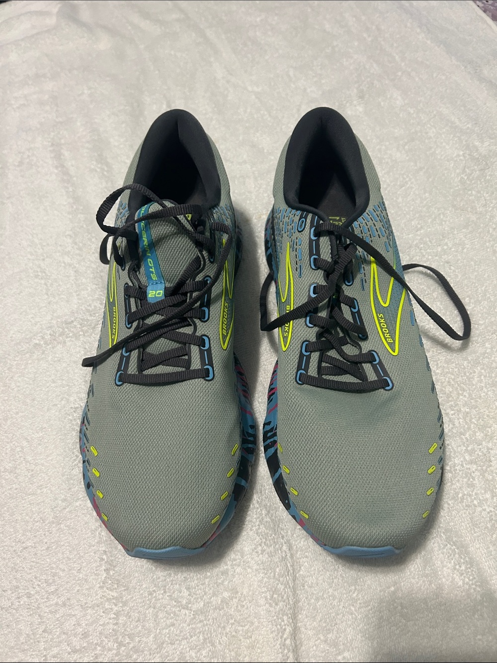 Brooks glycerine gts 20 paint drip Size 13D, Semi New.